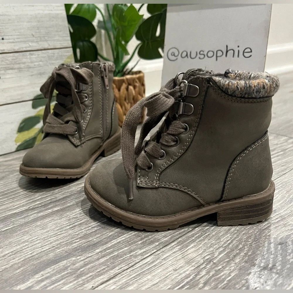 Madden Girl Kids’ Brown Lace-Up Combat Ankle Boots w Knit Trim. Size 6 Baby